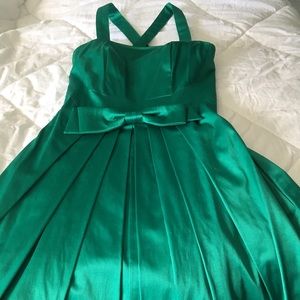 Emerald green knee-length occasion dress
